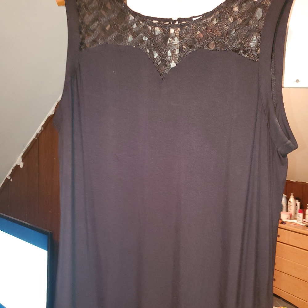 Sleeveless blouse (Plus)